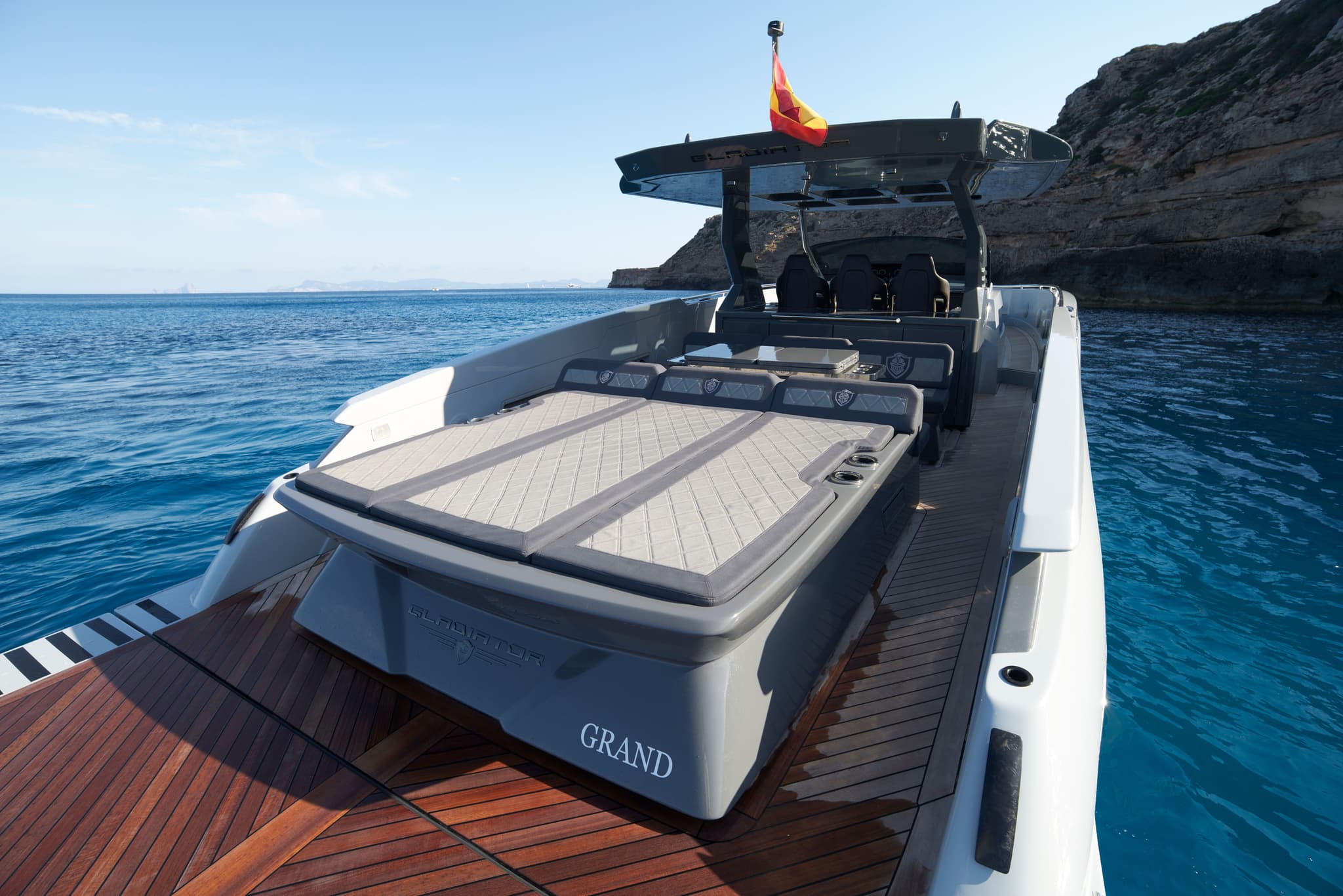 Grand yacht photo 5