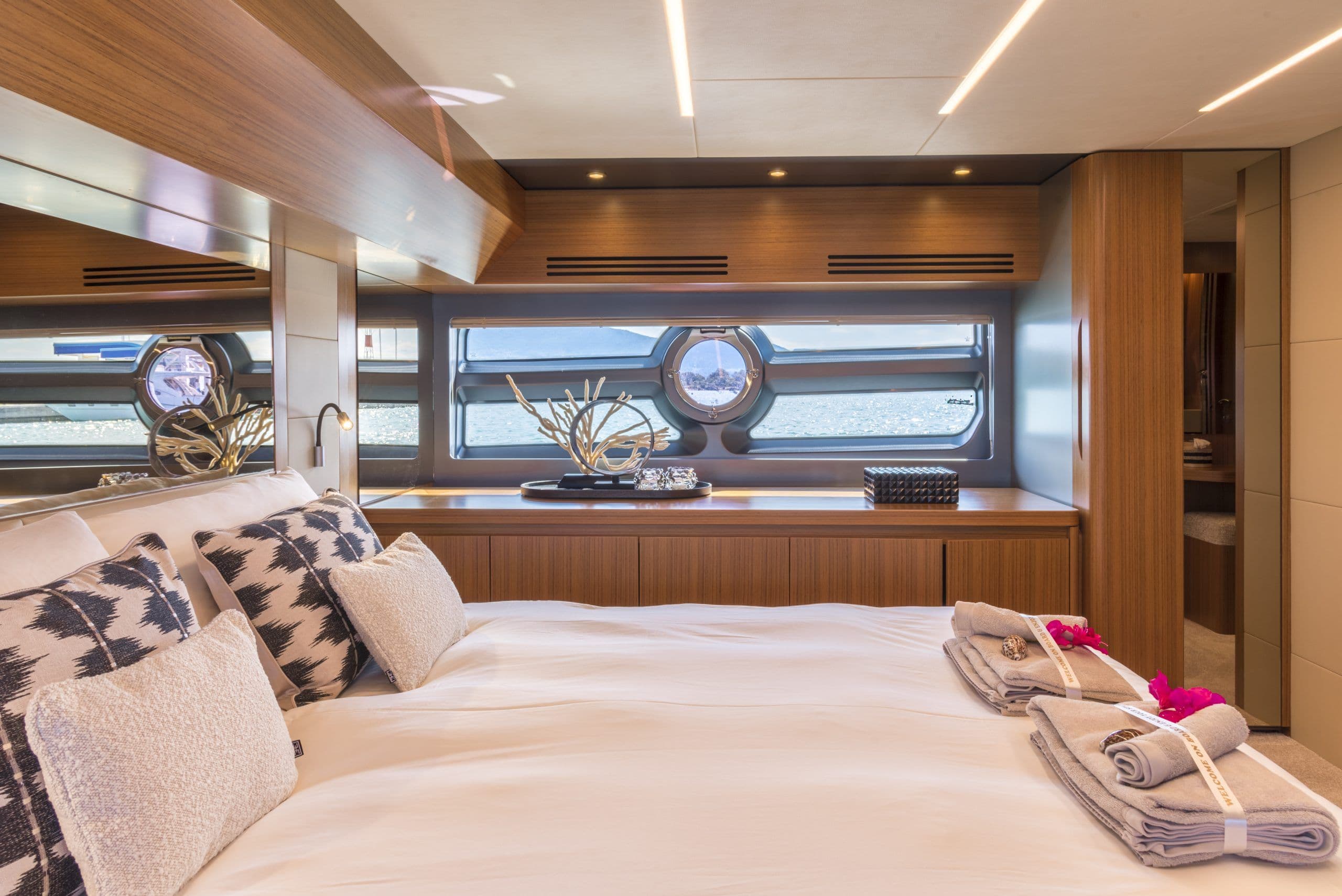 Sir Hendrik yacht photo 14