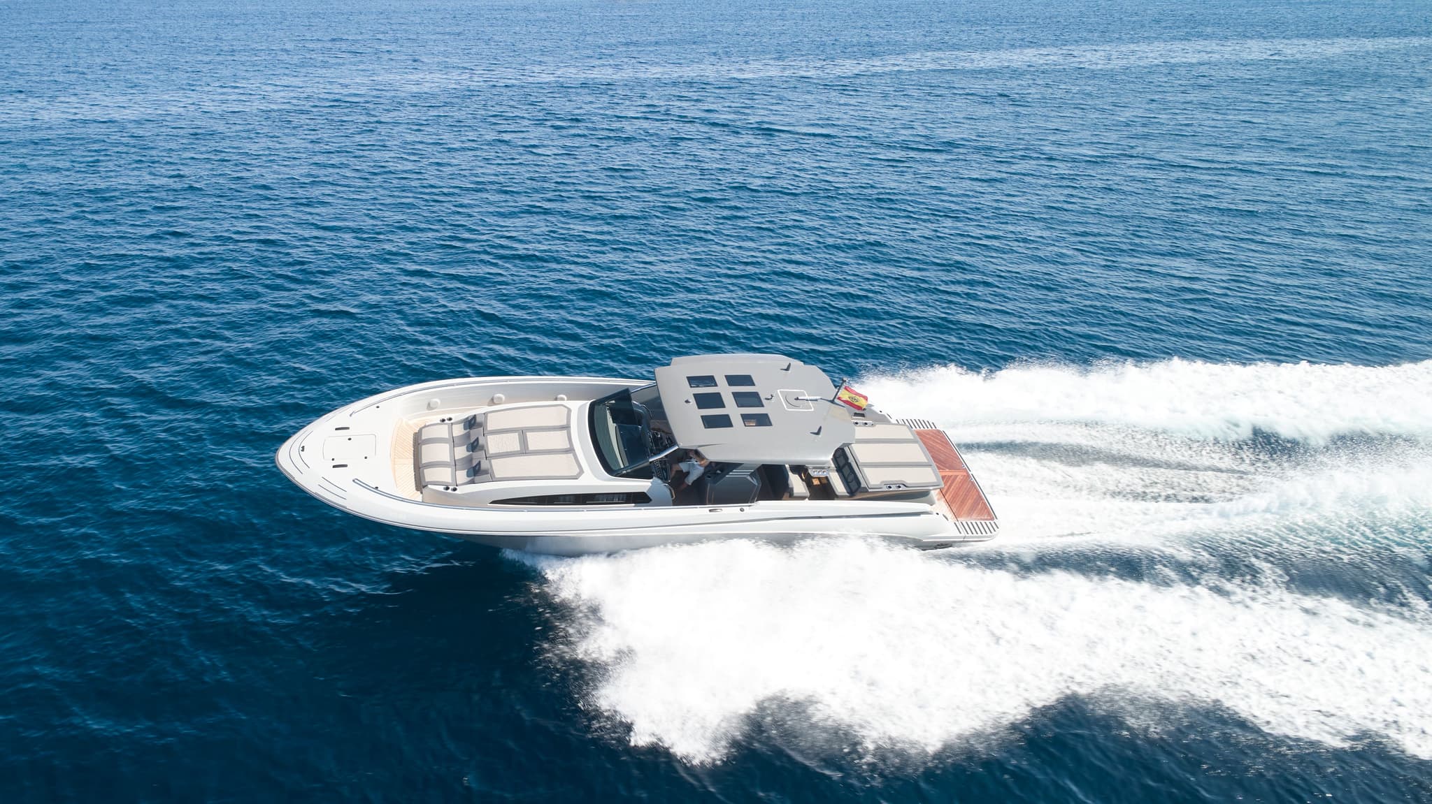 Grand yacht photo 3