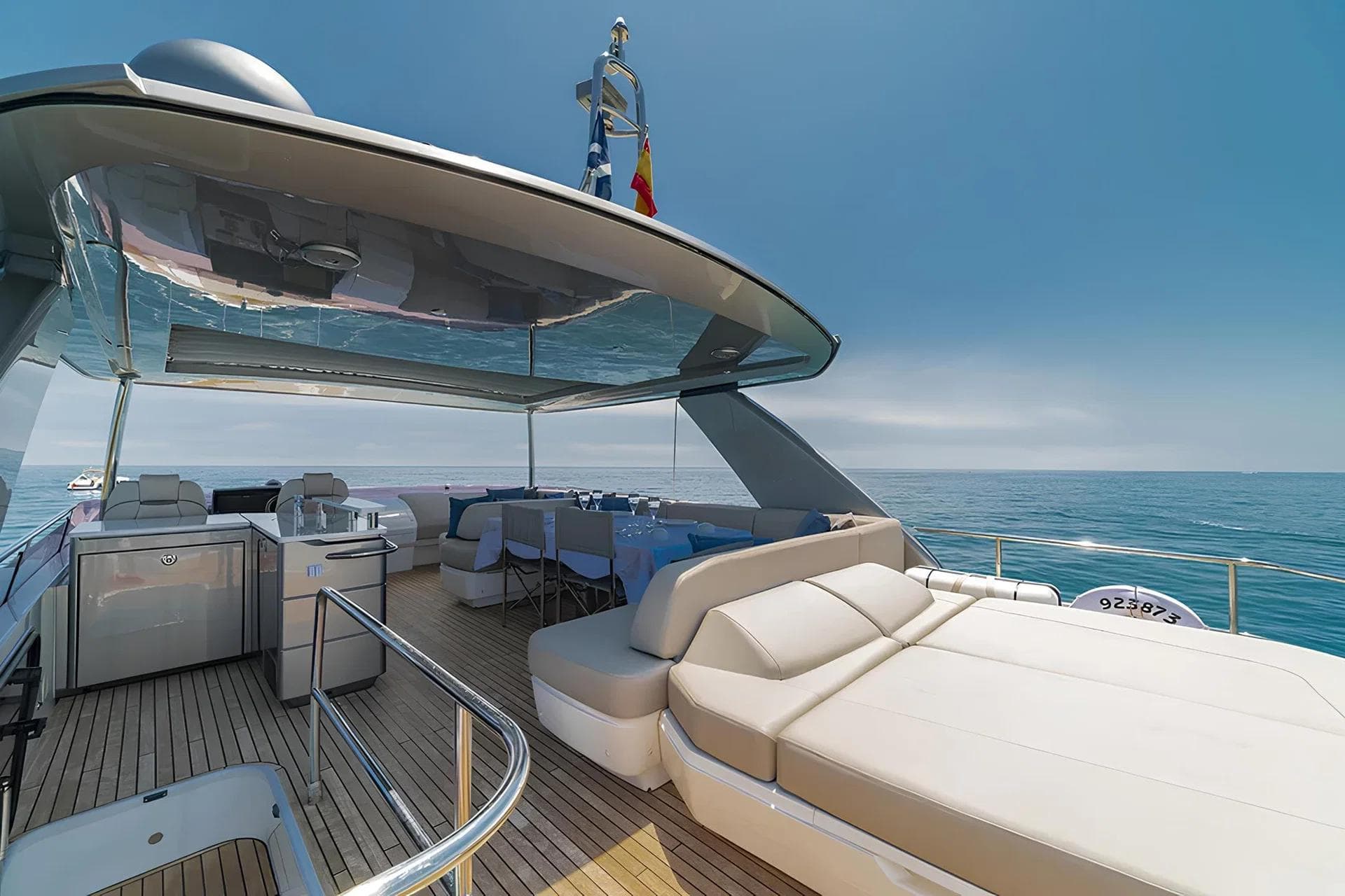Amante yacht photo 3